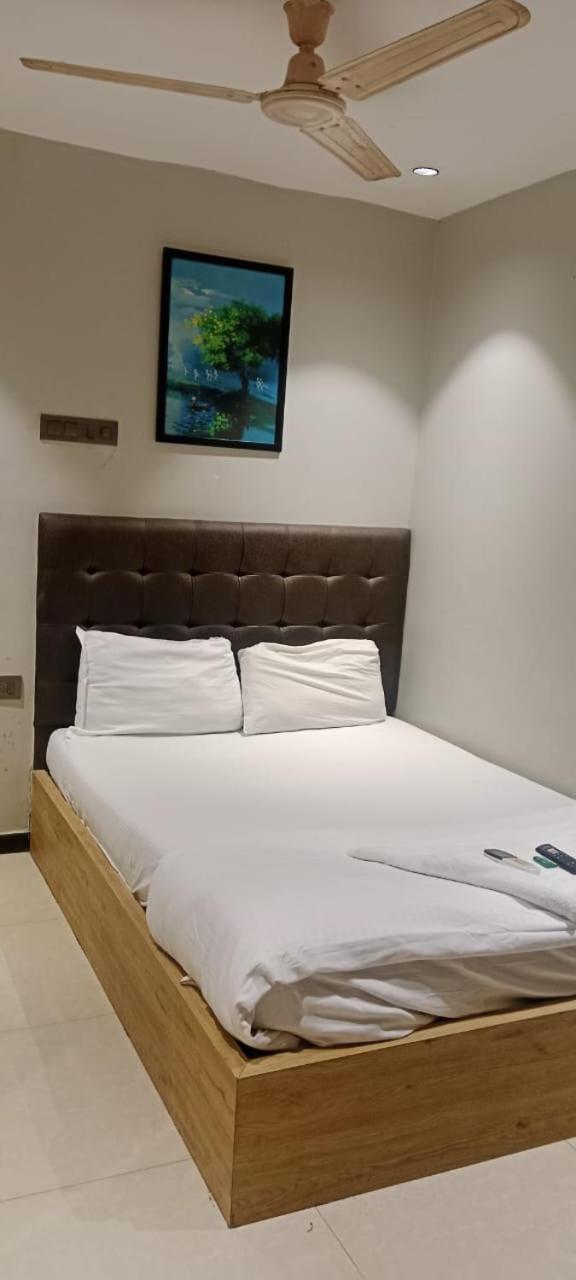 Hotel Sunrise Residency Bombay Esterno foto